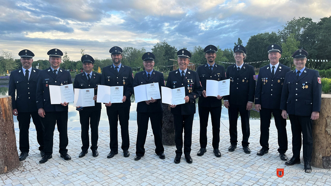 Verleihung von Ehrenzeichen aufgrund langjährigen Feuerwehrdienstes